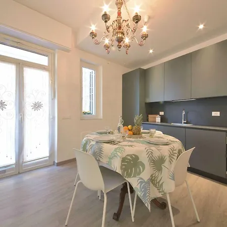 Casa Camelia - Terrazza Privata, A 15 Minuti A Piedi Dalle Spiagge Wifi E Ac Διαμέρισμα