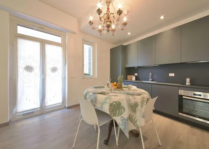 Casa Camelia - Terrazza Privata, A 15 Minuti A Piedi Dalle Spiagge Wifi E Ac Apartment
